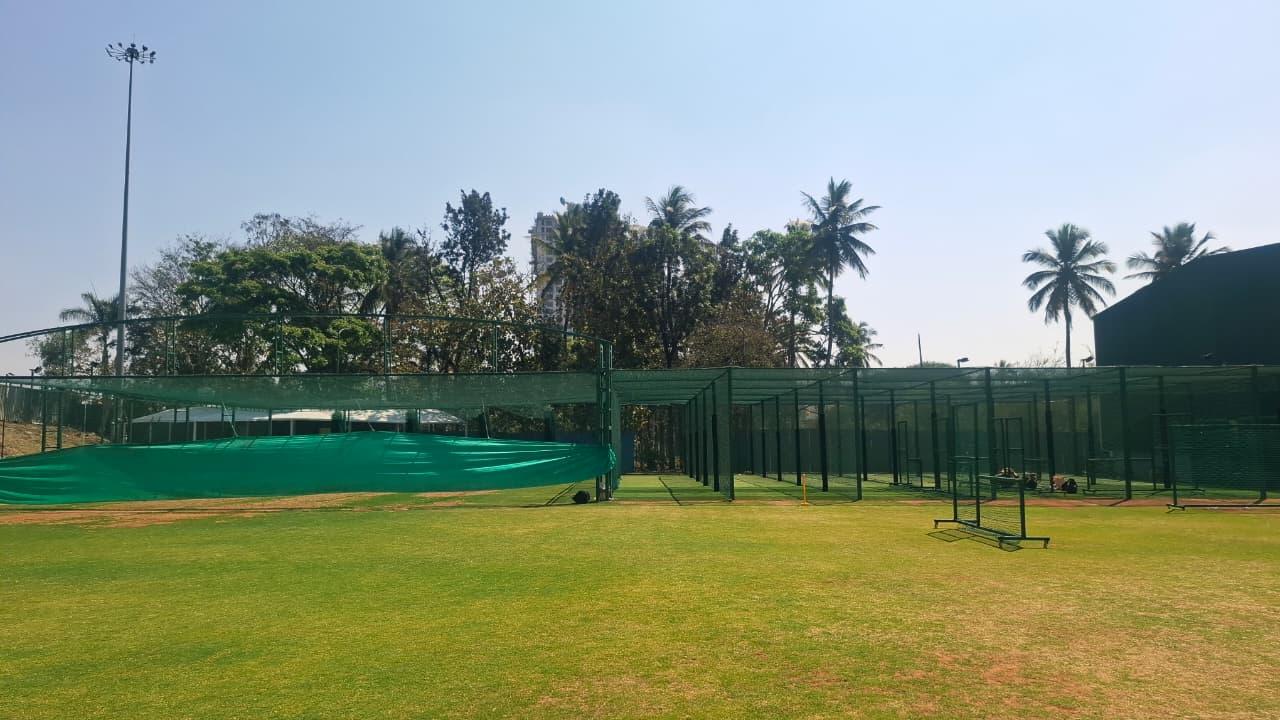 Ground — right-side net structure